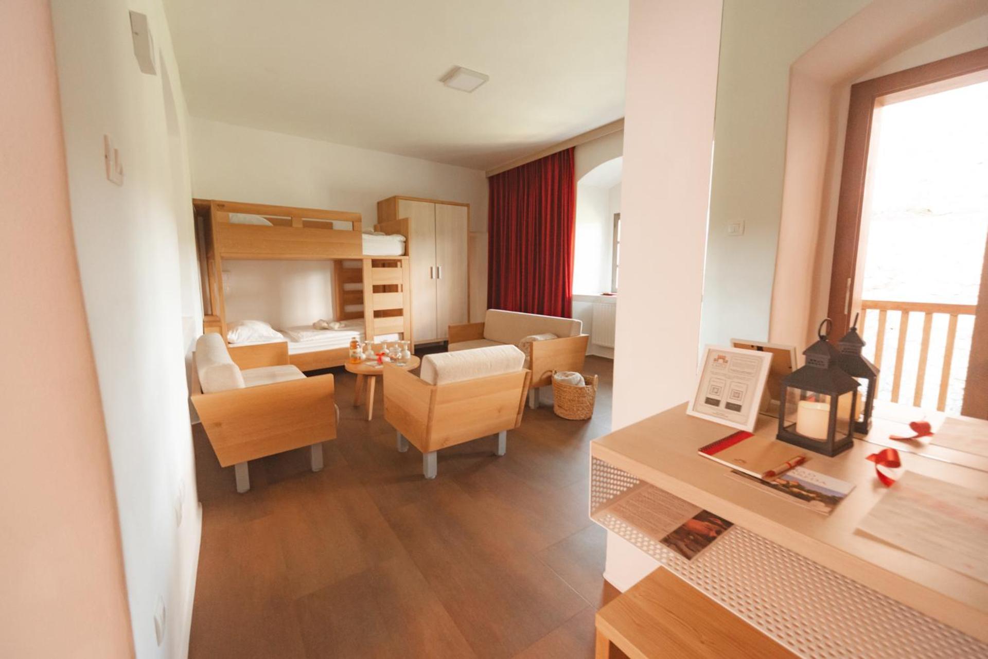 Rooms & Apartments Podsreda Castle 외부 사진