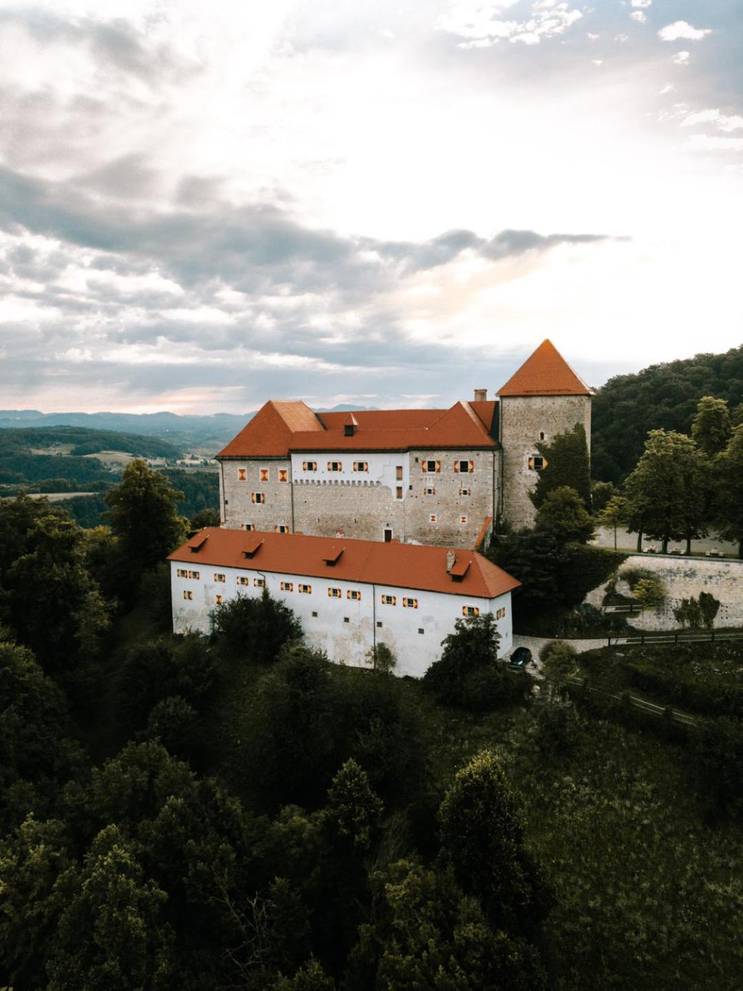 Rooms & Apartments Podsreda Castle 외부 사진